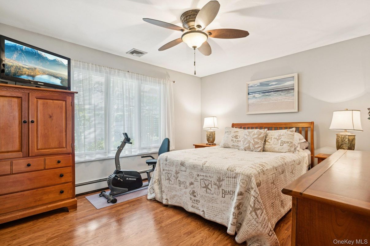 Bedroom, Fitness Equipment, Interior, Wood Texture Flooring