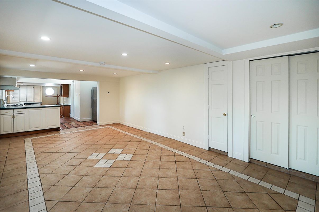 Empty room, Interior, Kitchen, Recessed Lighting