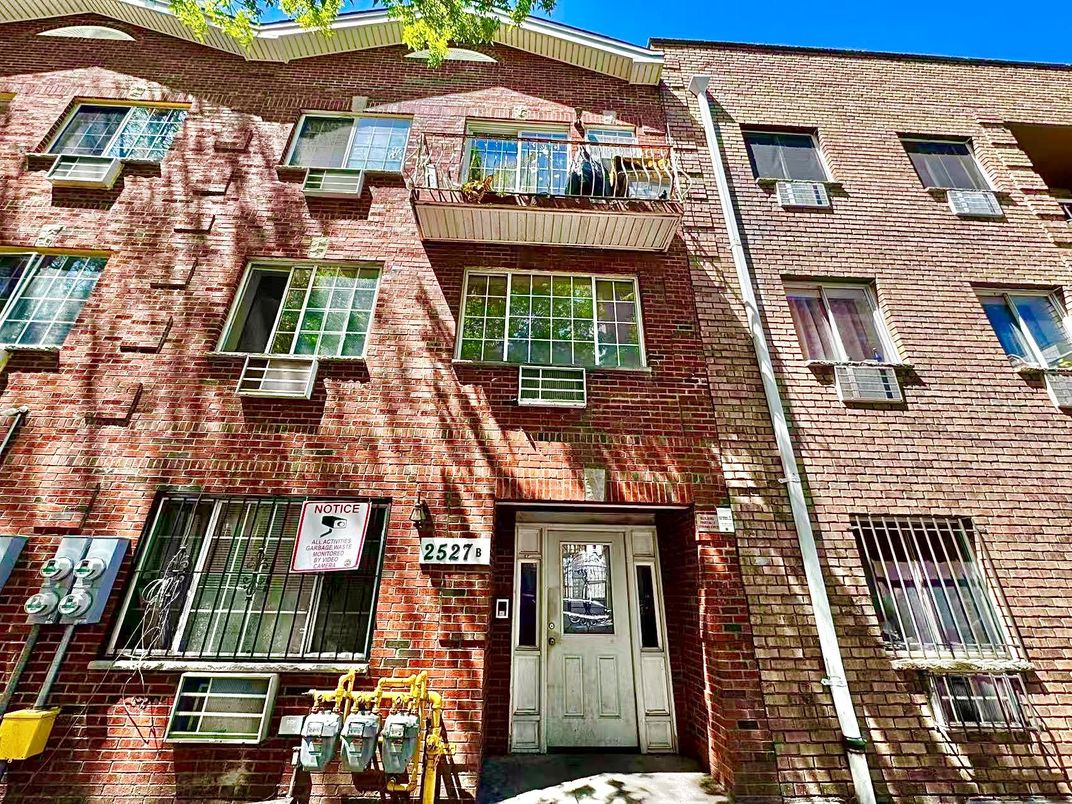 Exterior, Facade, Brick Facade, Rowhouse