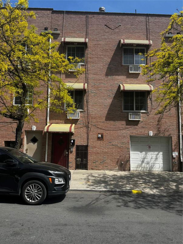 Attached, Exterior, Facade, Brick Facade, Rowhouse