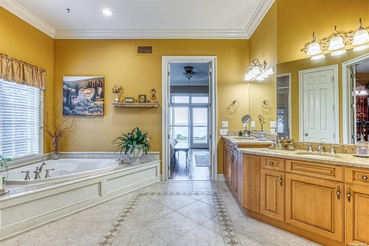 Bathroom, Dual Sink Vanities, Interior, Recessed Lighting