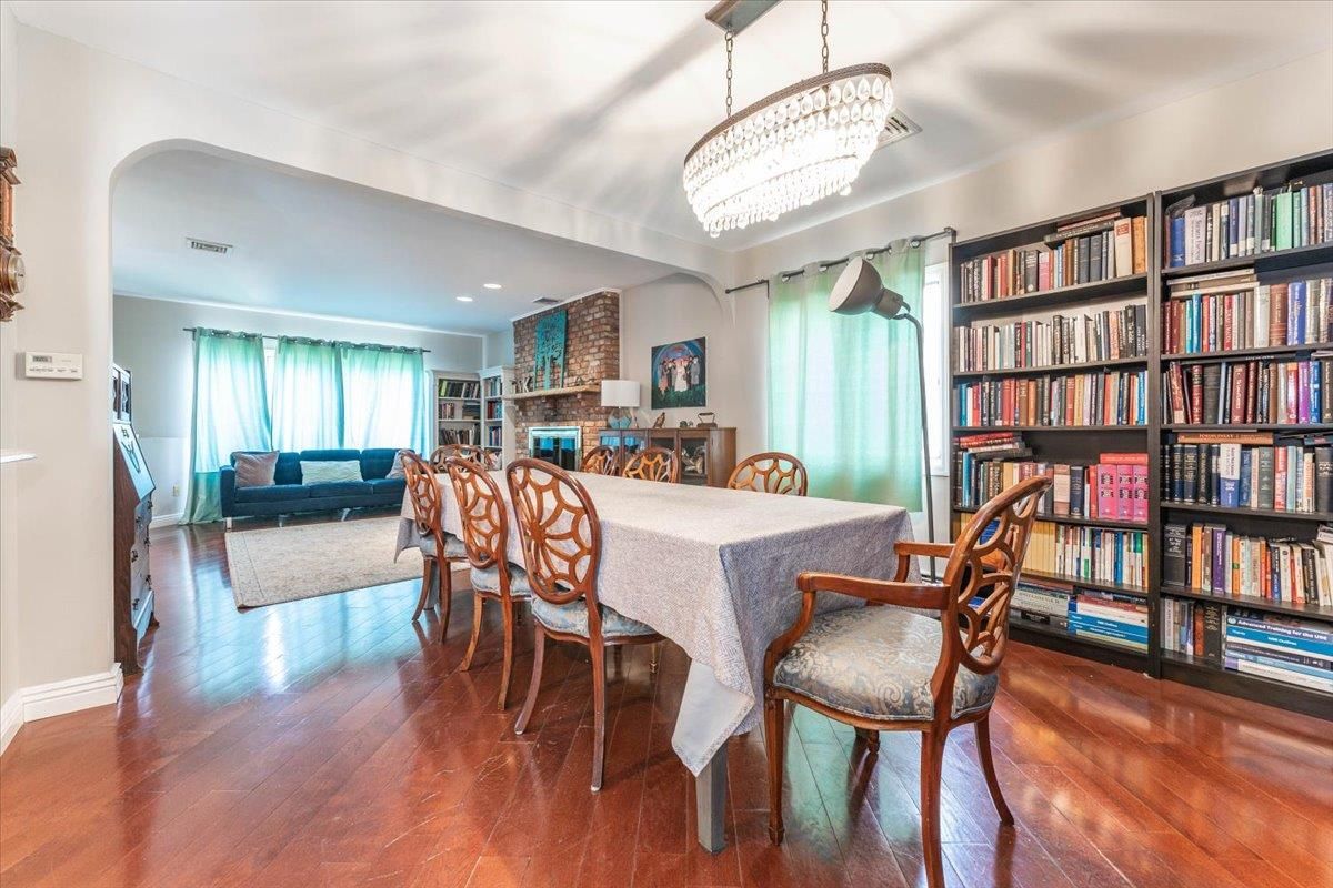 Chandelier, Dining room, Interior, Living room, Recessed Lighting, Wood Texture Flooring