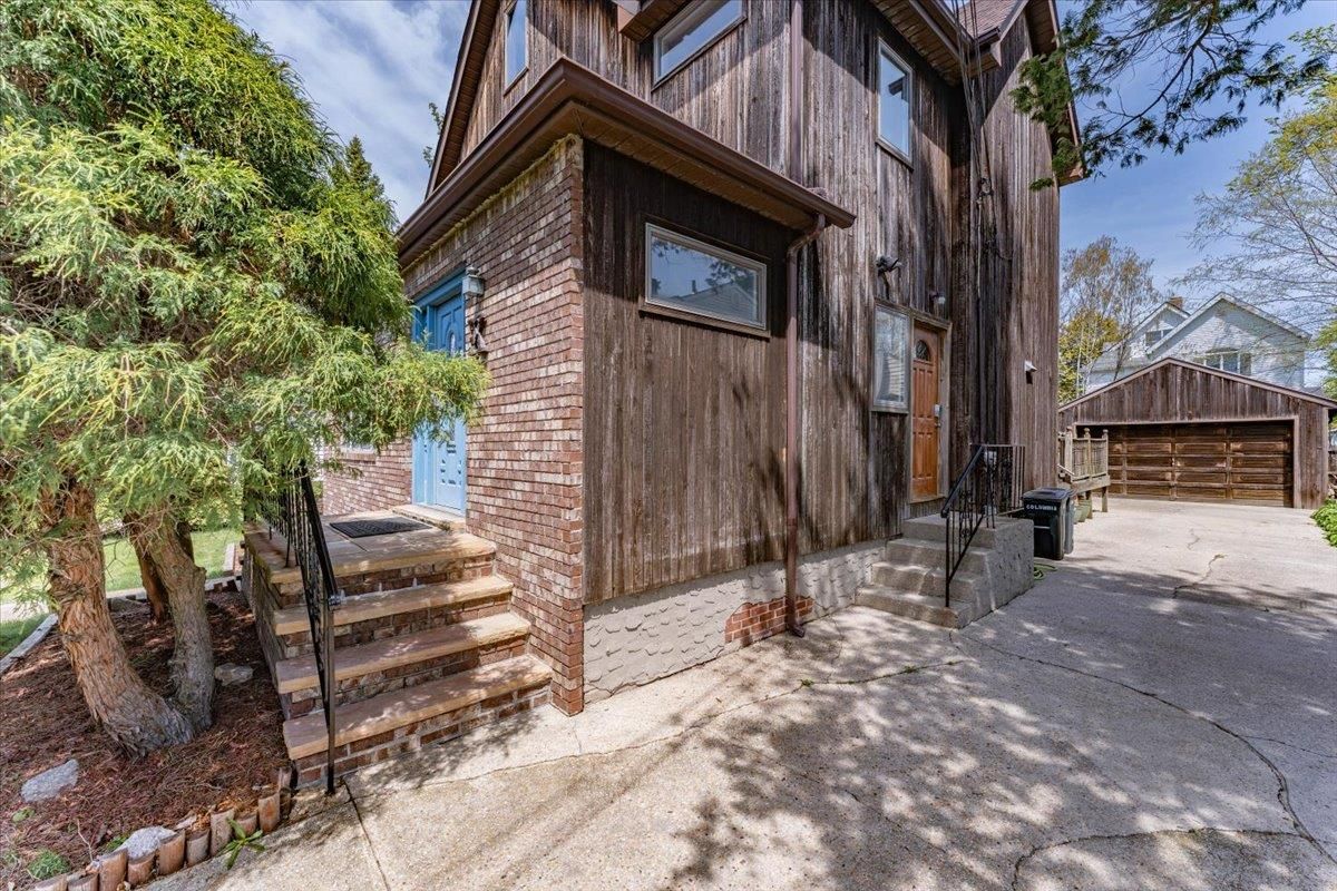 Detached Garage, Exterior