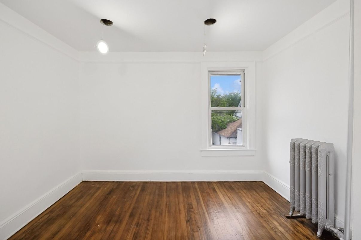 Empty room, Interior, Pendant Lights, Wood Texture Flooring