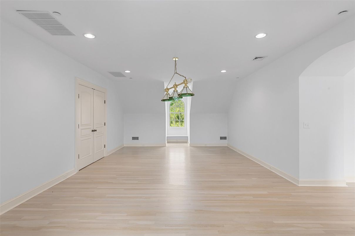 Empty room, Interior, Pendant Lights, Recessed Lighting, Wood Texture Flooring
