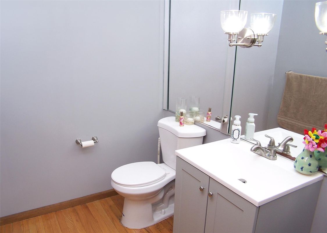 Bathroom, Interior, Pendant Lights, Wood Texture Flooring