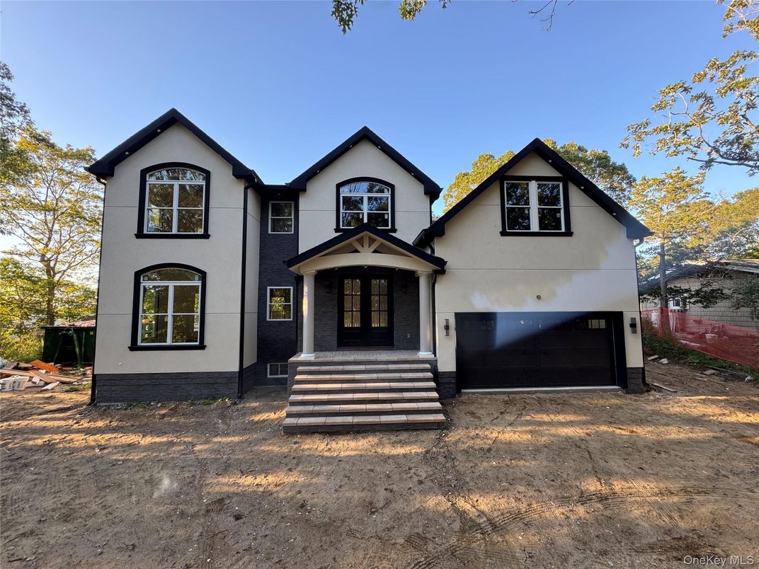 Attached, Exterior, Facade, Farmhouse