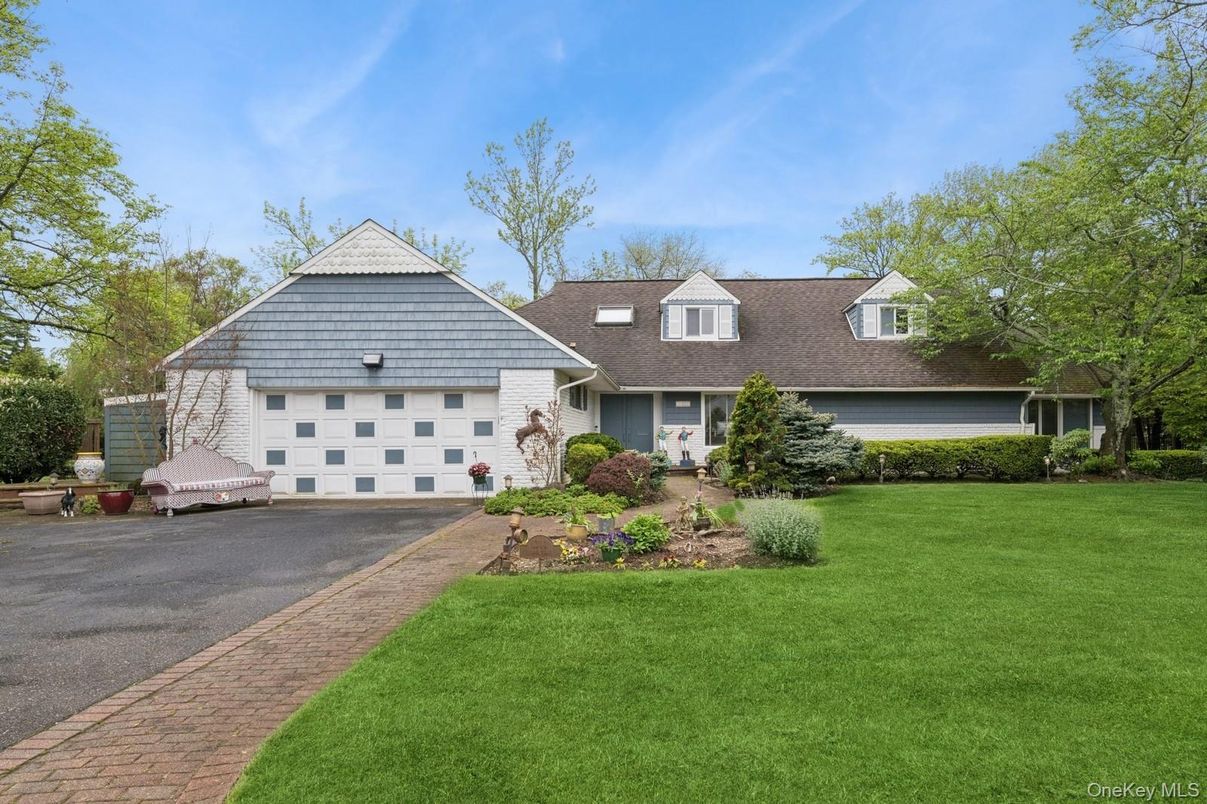 Attached, Exterior, Facade, Ranch