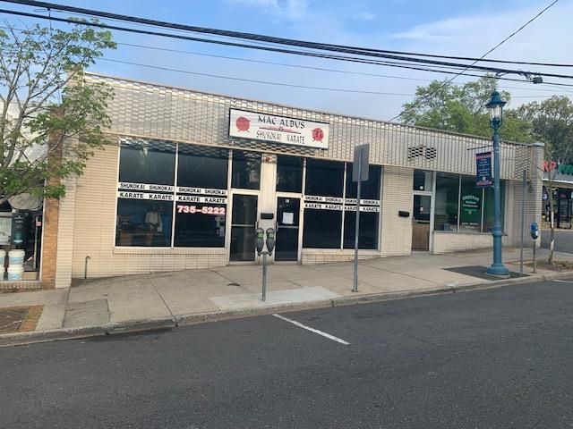 Exterior, Facade, None