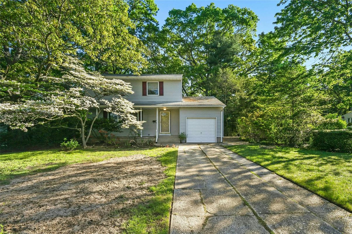Attached, Backyard, Exterior, Facade, Split Level