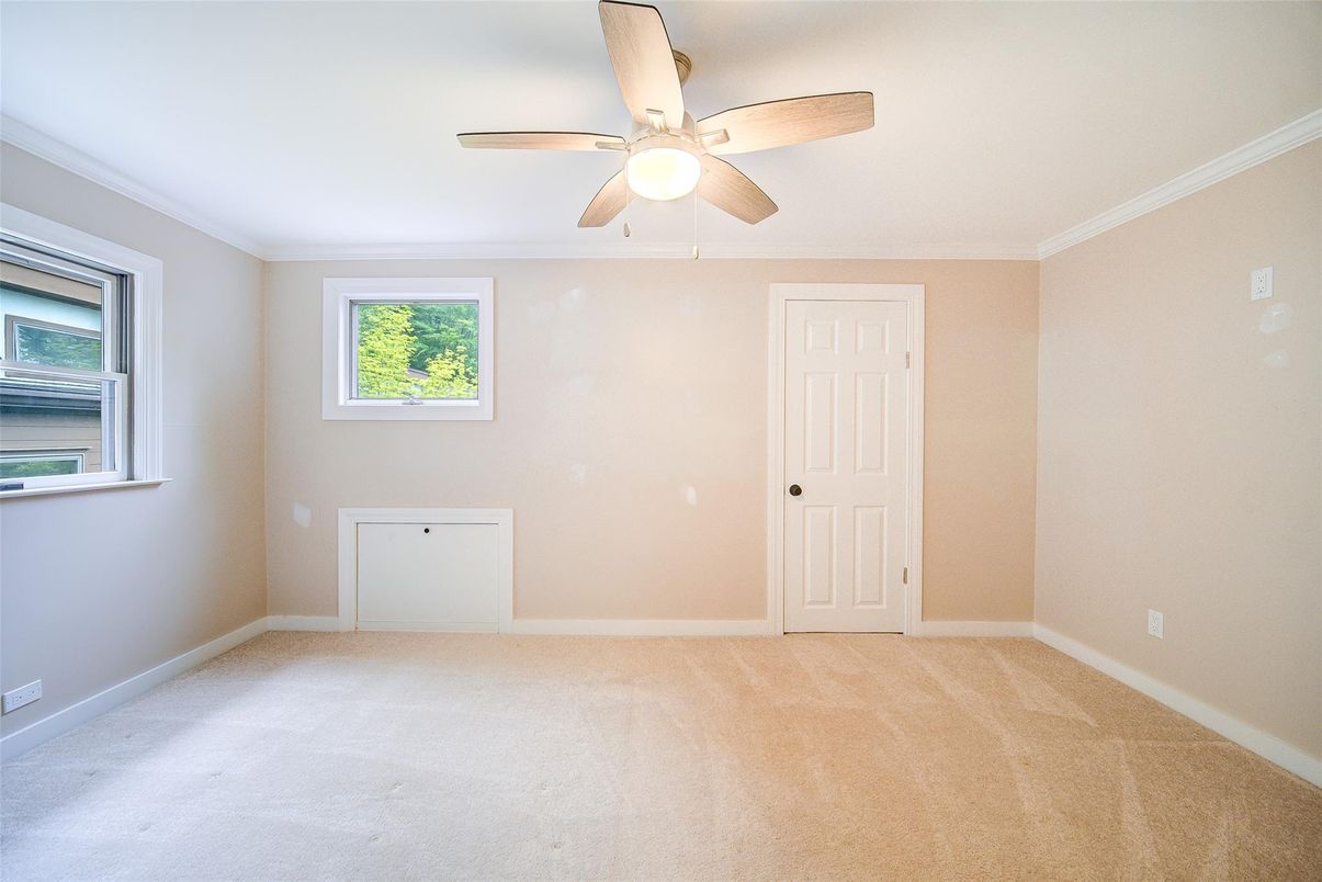Empty room, Interior