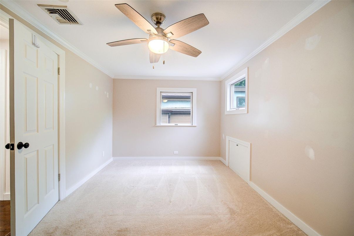 Empty room, Interior