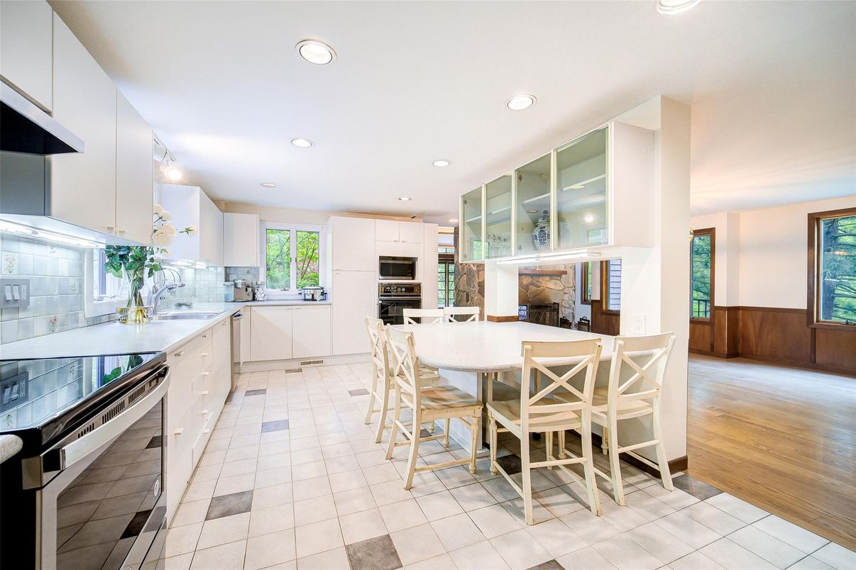 Dining room, Interior, Kitchen, Recessed Lighting, Stainless Steel Appliances, Wood Texture Flooring