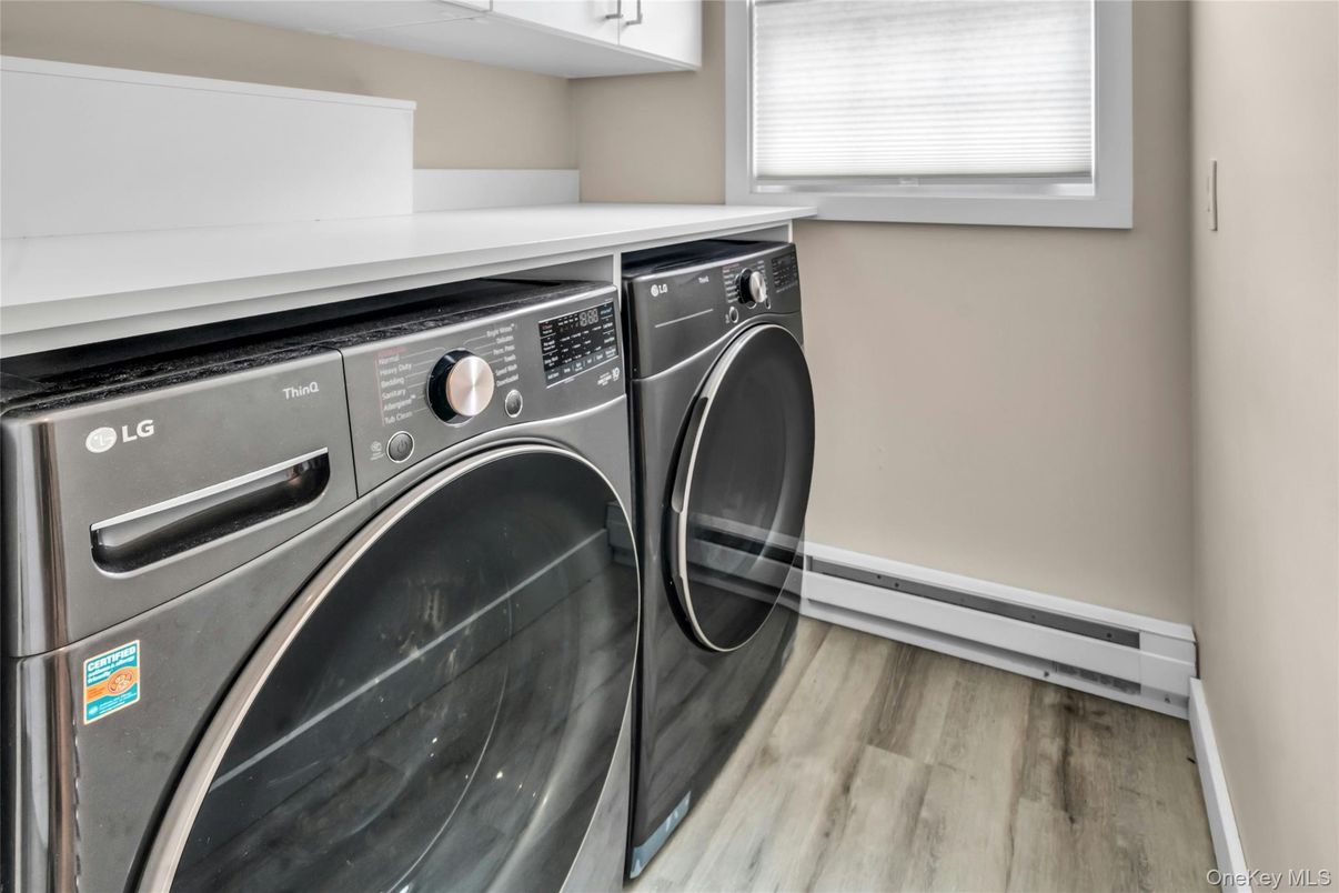 Interior, Washer, Wood Texture Flooring