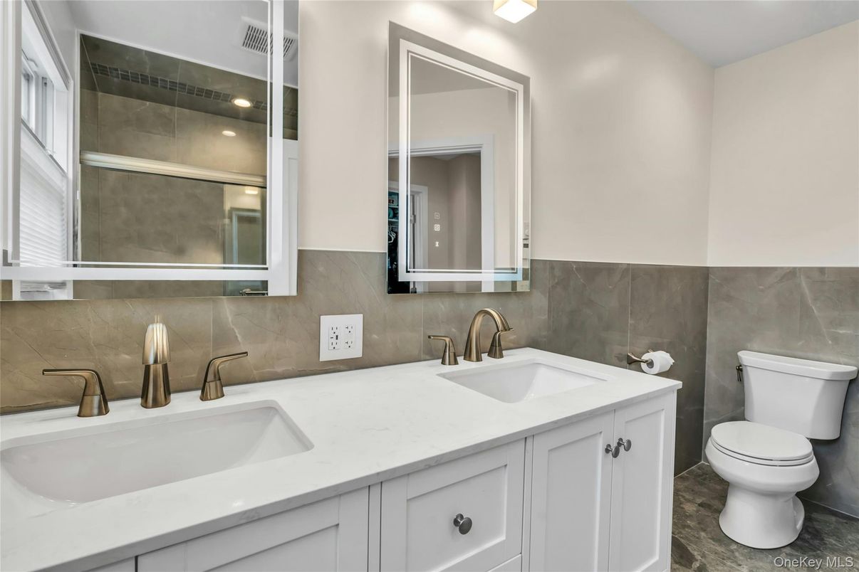 Bathroom, Dual Sink Vanities, Interior