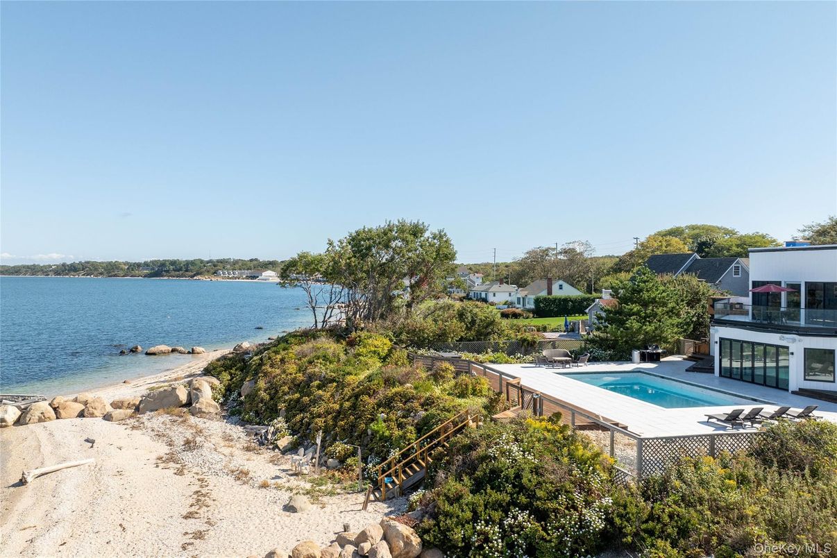Exterior, Pool, Water