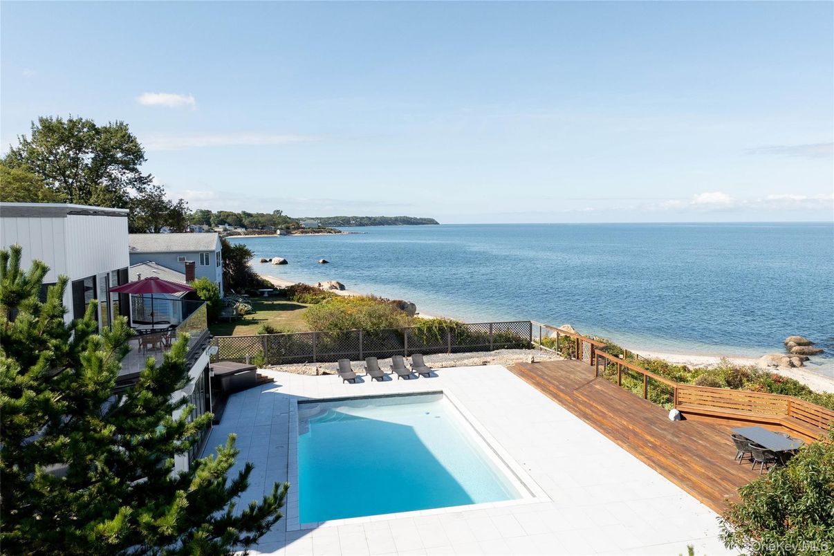 Exterior, Pool, Water