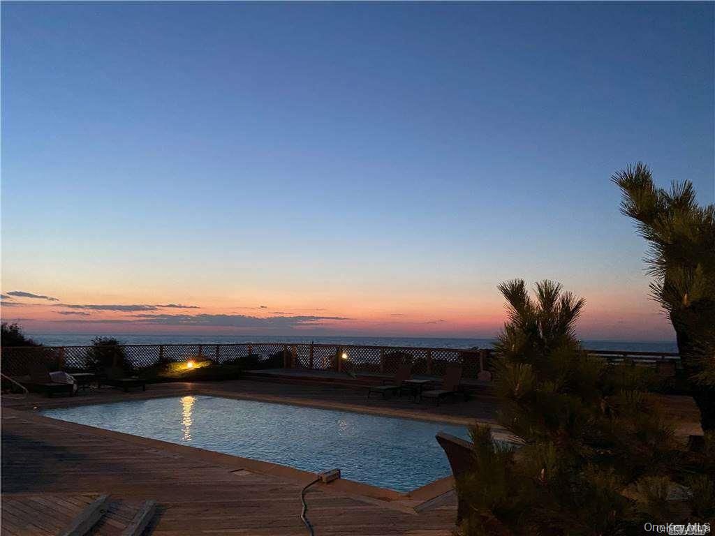 Exterior, Pool, Water