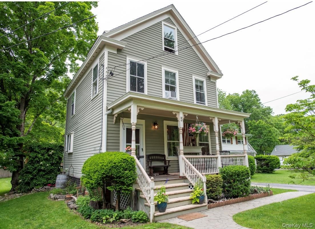 Exterior, Facade, Queen Anne Victorian