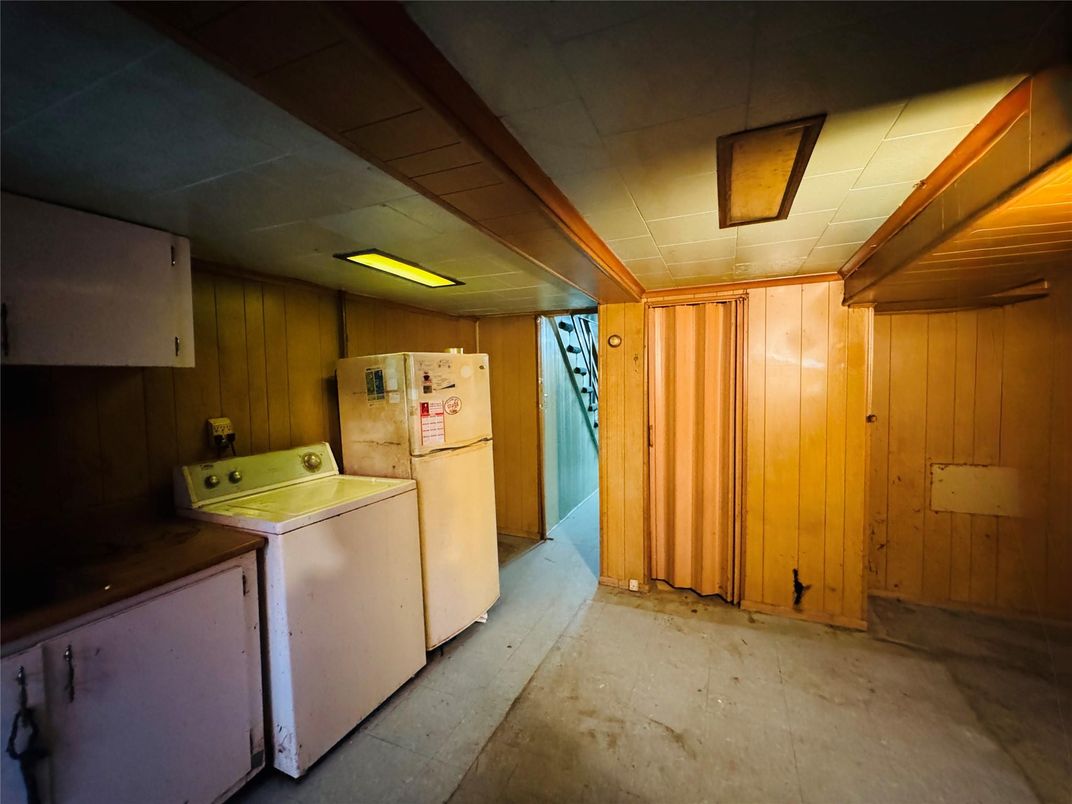 Interior, Washer, Wooden Walls