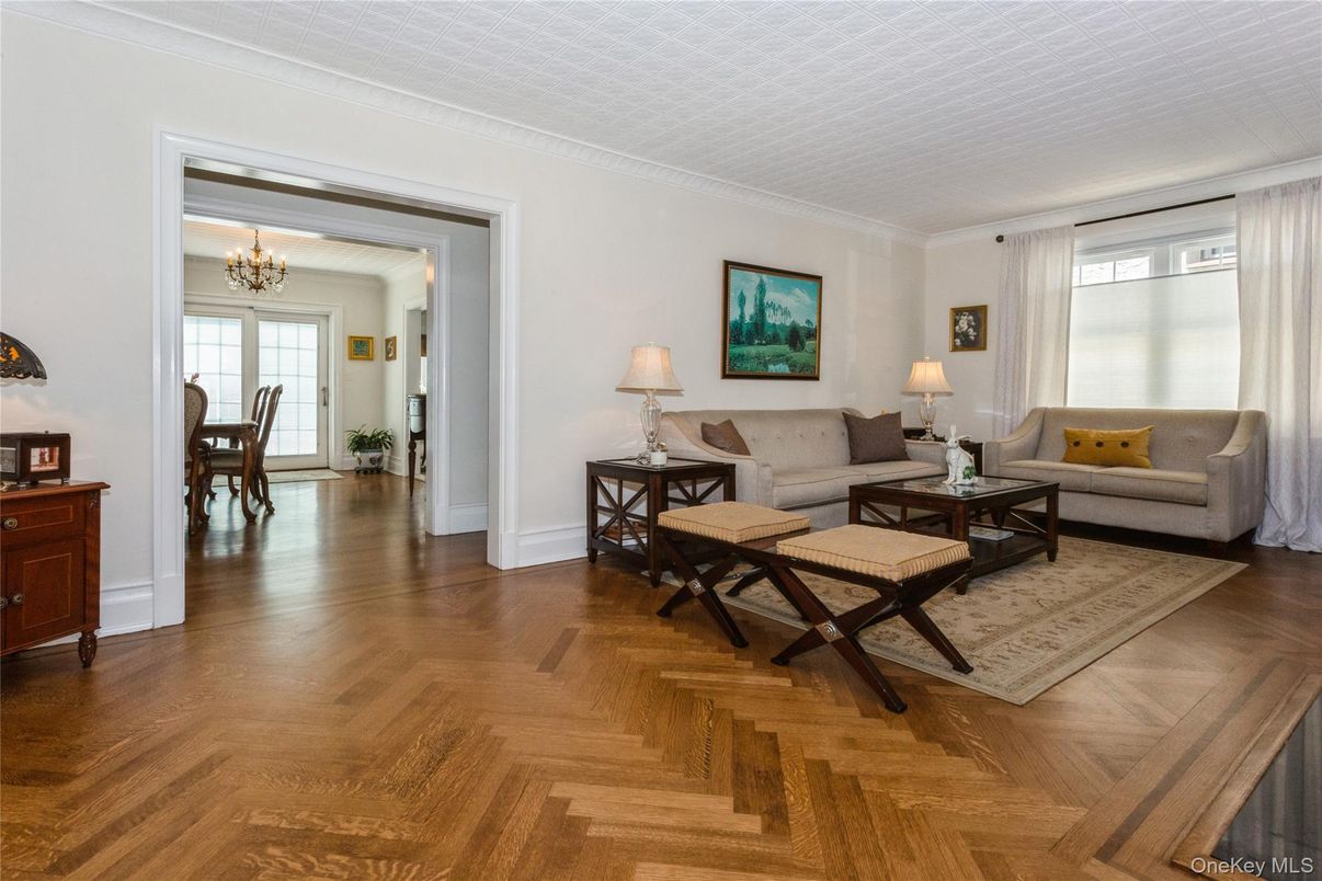 Chandelier, Dining room, Interior, Living room, Wood Texture Flooring