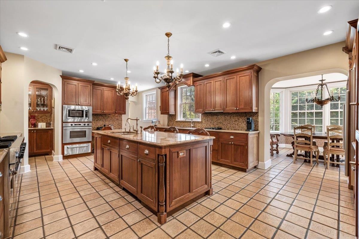 Chandelier, Dining room, Interior, Kitchen, Recessed Lighting, Stainless Steel Appliances