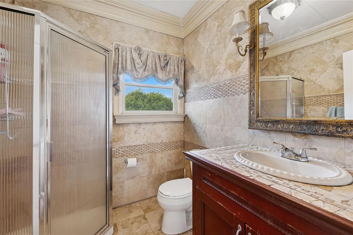 Bathroom, Interior, Tile Countertops