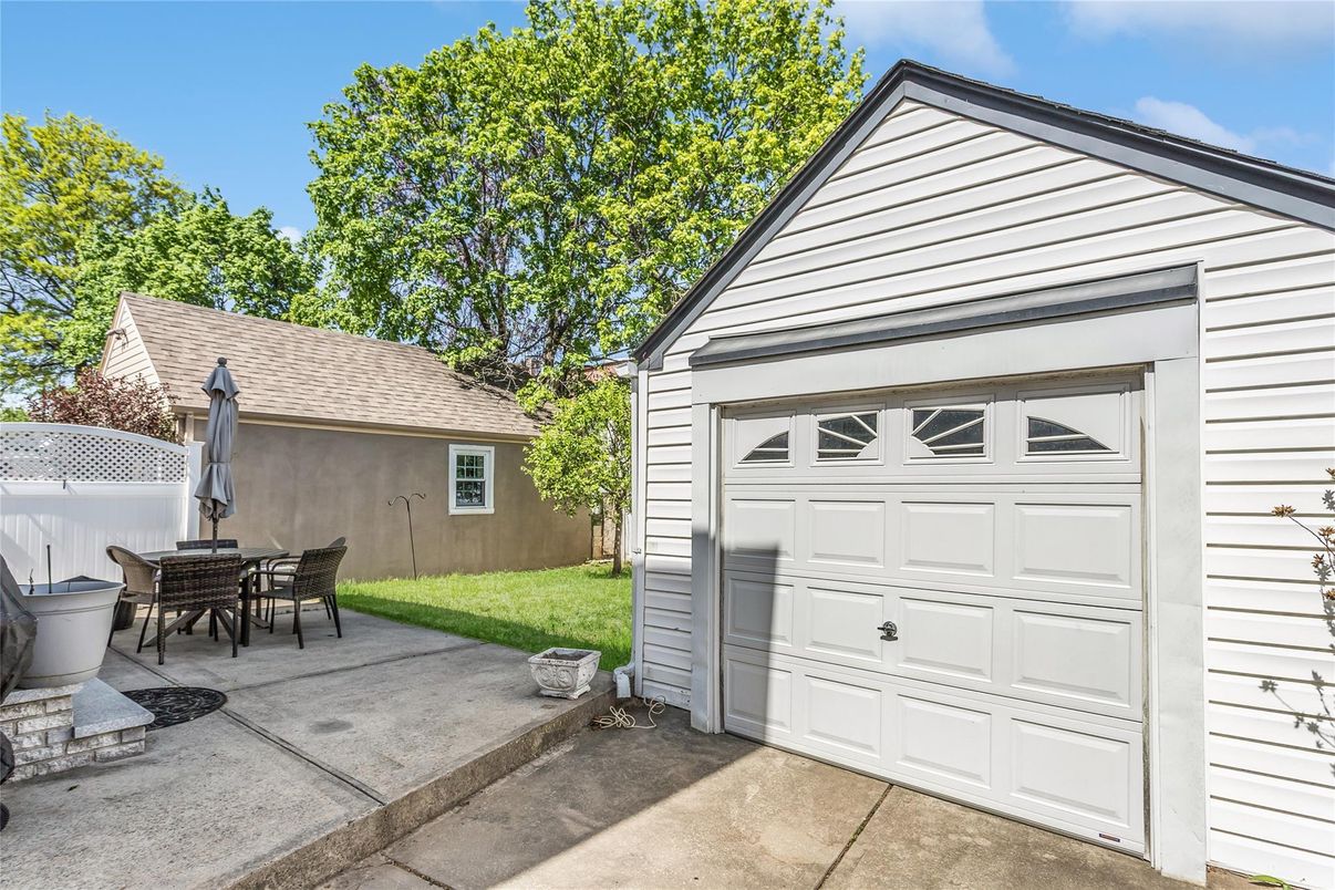 Detached Garage, Exterior