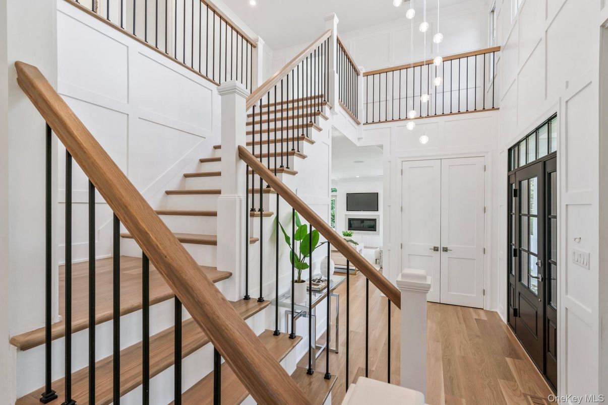 Interior, Pendant Lights, Recessed Lighting, Wood Texture Flooring