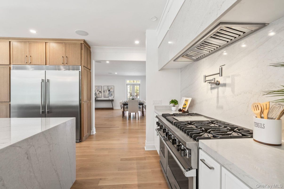 Dining room, Interior, Kitchen, Marble Walls, Recessed Lighting, Stainless Steel Appliances, Wood Texture Flooring