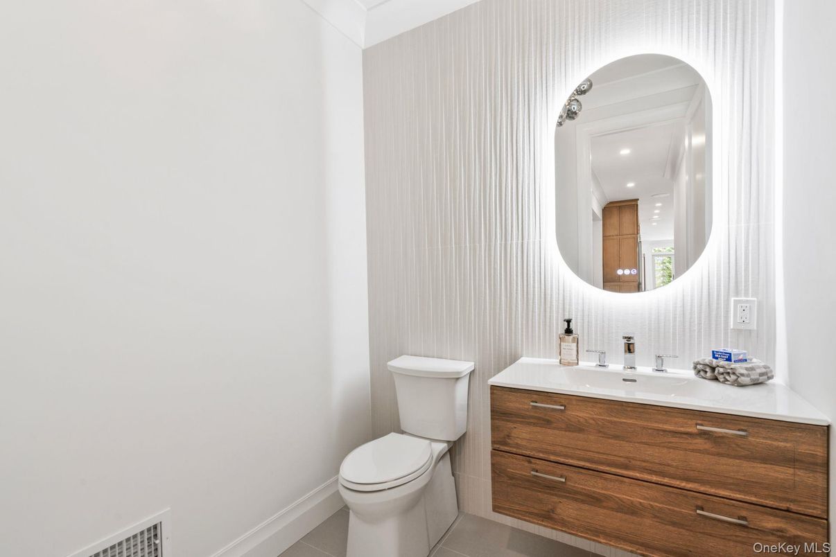 Bathroom, Interior, Recessed Lighting