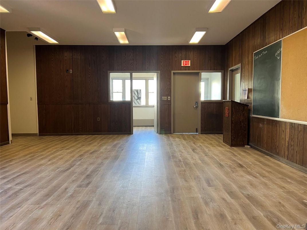 Empty room, Interior, Recessed Lighting, Wood Texture Flooring, Wooden Walls