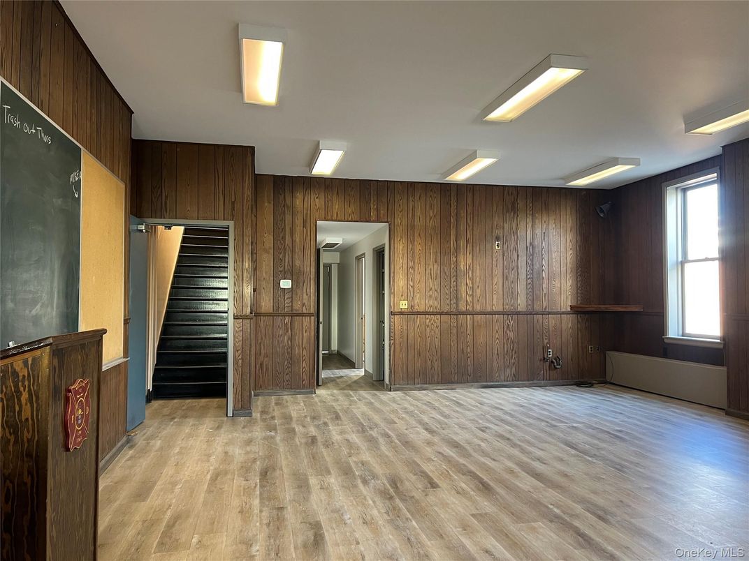 Empty room, Interior, Recessed Lighting, Wood Texture Flooring, Wooden Walls
