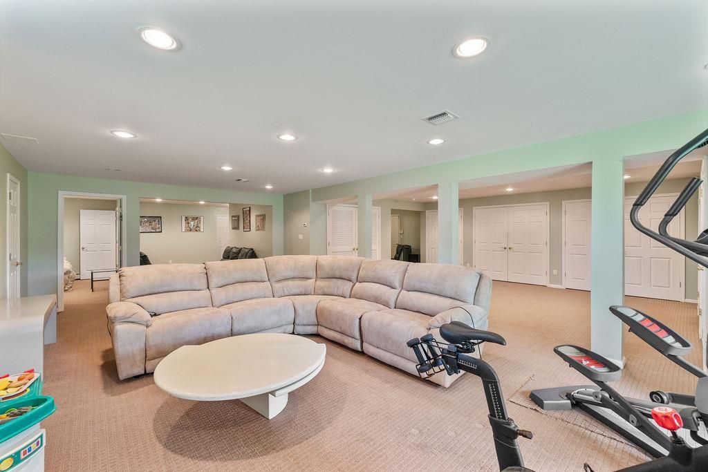 Fitness Equipment, Interior, Living room, Recessed Lighting