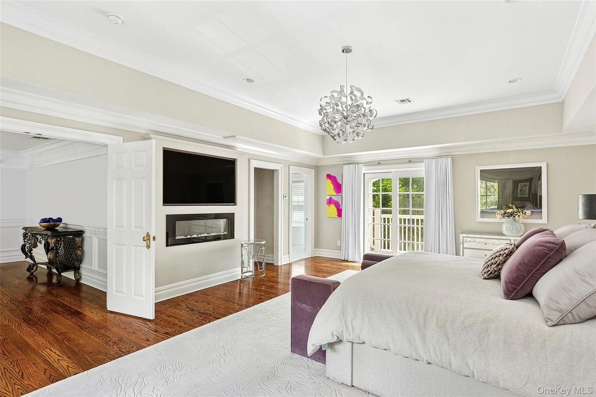 Bedroom, Fireplace, Interior, Pendant Lights, Recessed Lighting, Wood Texture Flooring