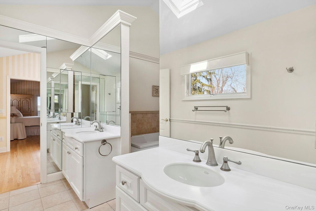 Bathroom, Dual Sink Vanities, Interior, Wood Texture Flooring