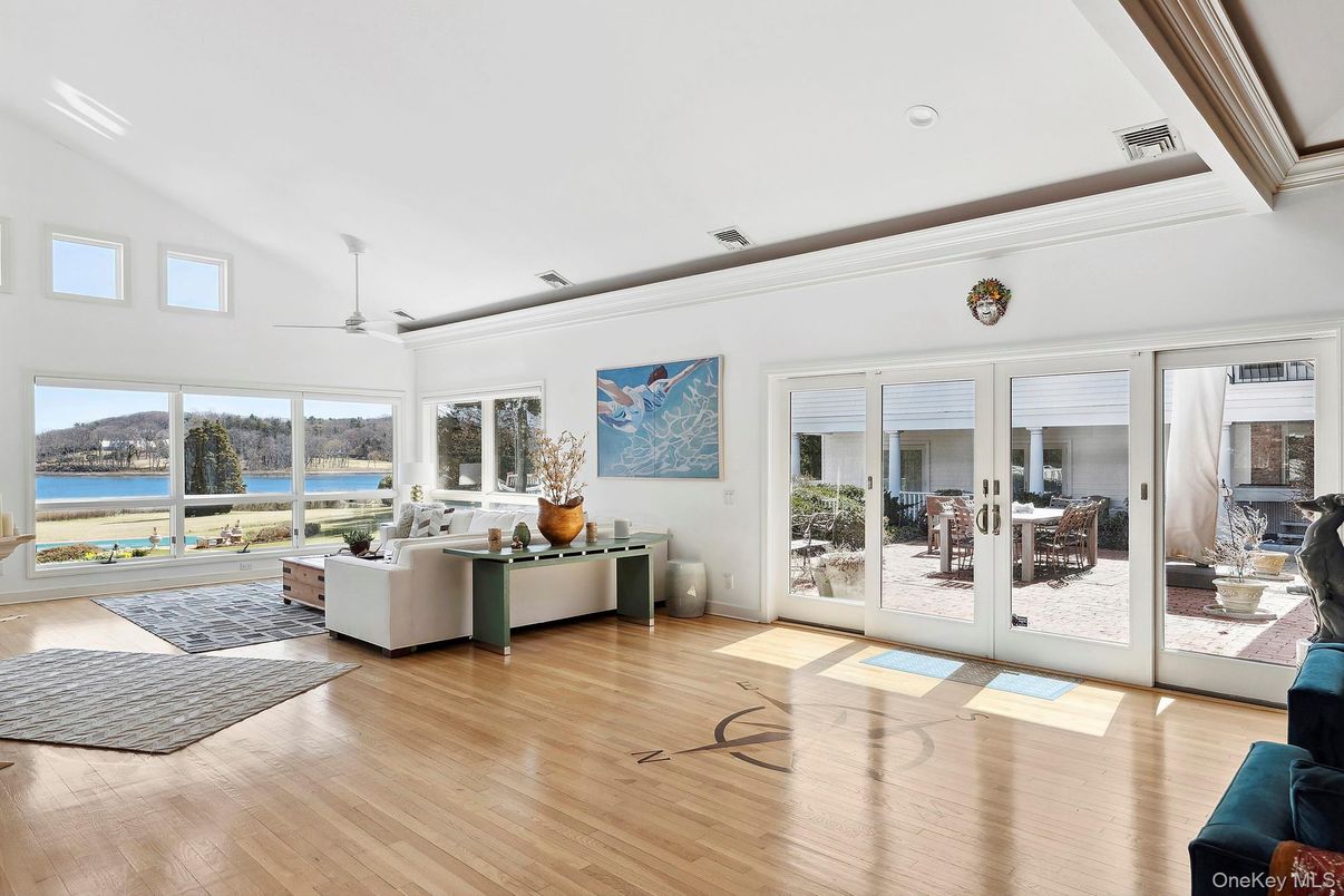 Interior, Living room, Recessed Lighting, Water, Wood Texture Flooring