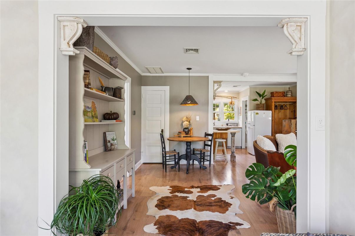 Dining room, Interior, Kitchen, Pendant Lights, Recessed Lighting, Wood Texture Flooring