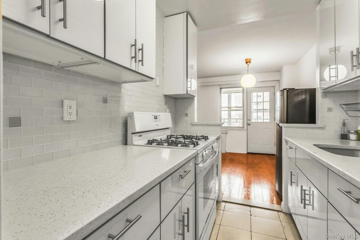 Interior, Kitchen, Pendant Lights, Wood Texture Flooring