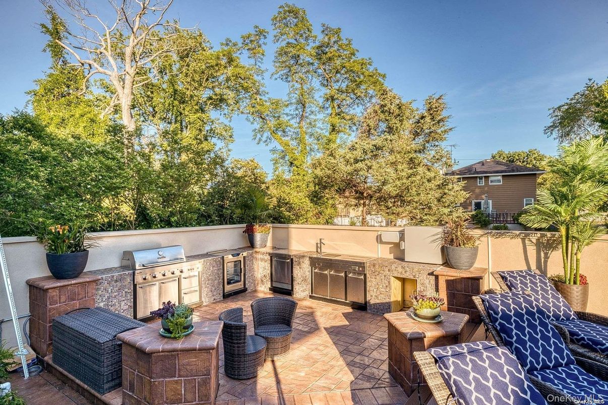Exterior, Outdoor Kitchen