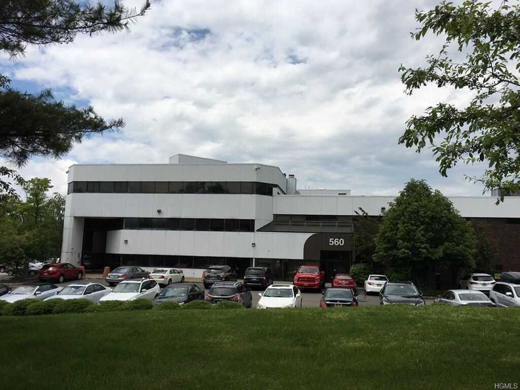 Exterior, Facade, Modern
