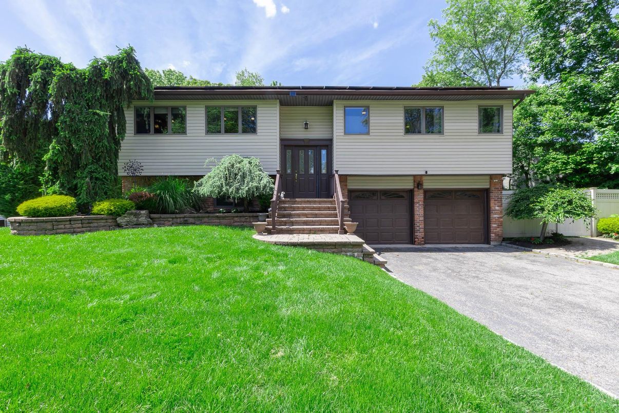 Attached, Exterior, Facade, Raised Ranch