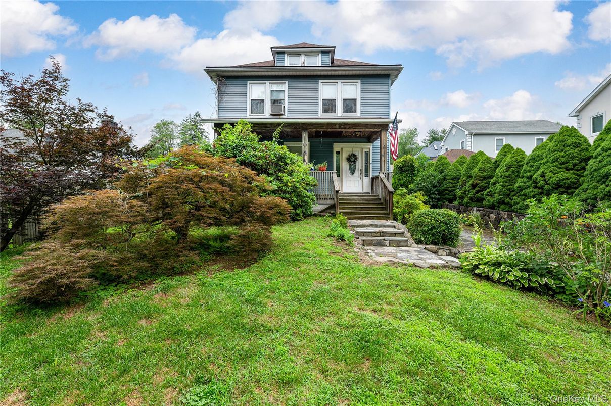Exterior, Facade, American Foursquare