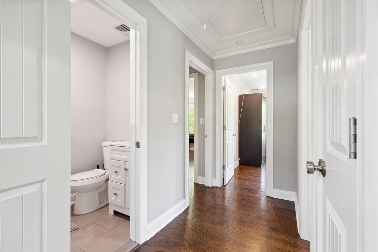 Bathroom, Interior, Recessed Lighting, Wood Texture Flooring