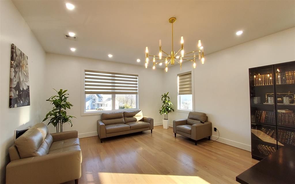 Interior, Living room, Pendant Lights, Recessed Lighting, Wood Texture Flooring