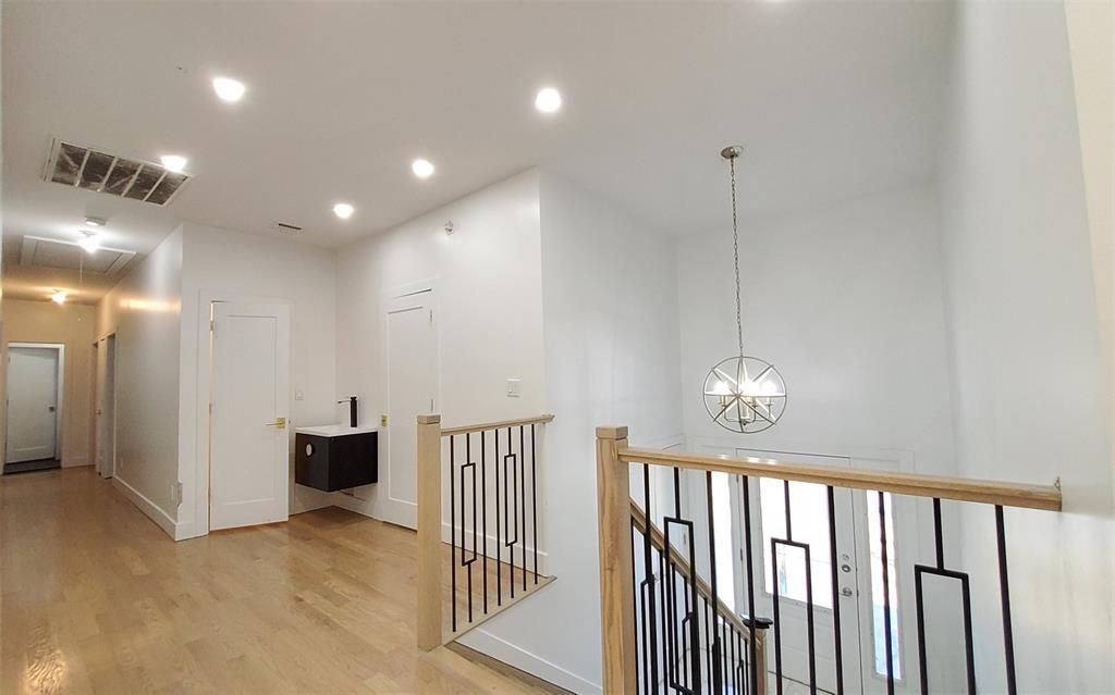 Interior, Pendant Lights, Recessed Lighting, Wood Texture Flooring