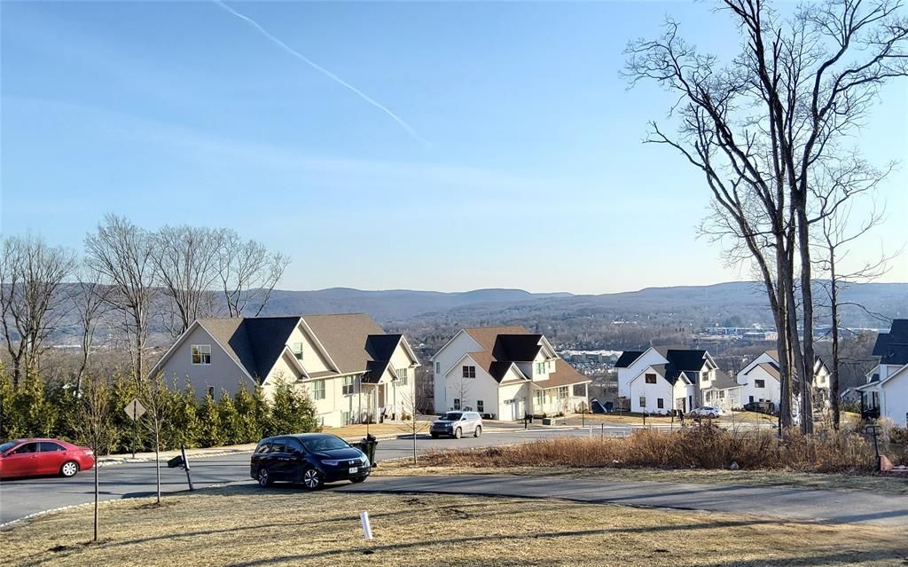 Exterior, Facade, Modern