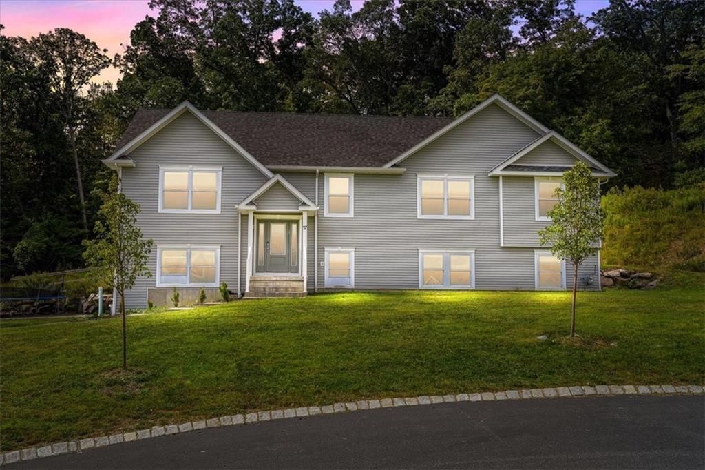 Exterior, Facade, Raised Ranch