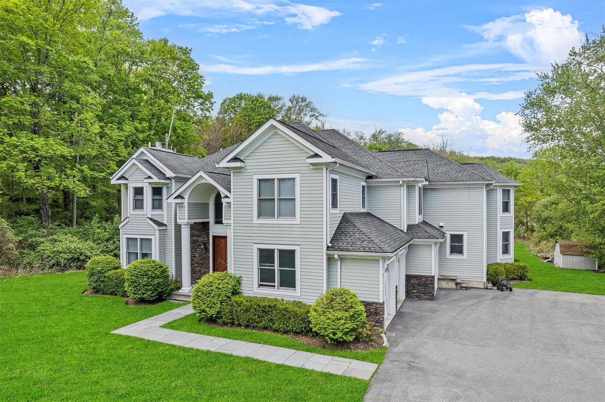 Backyard, Exterior, Facade, Queen Anne Victorian