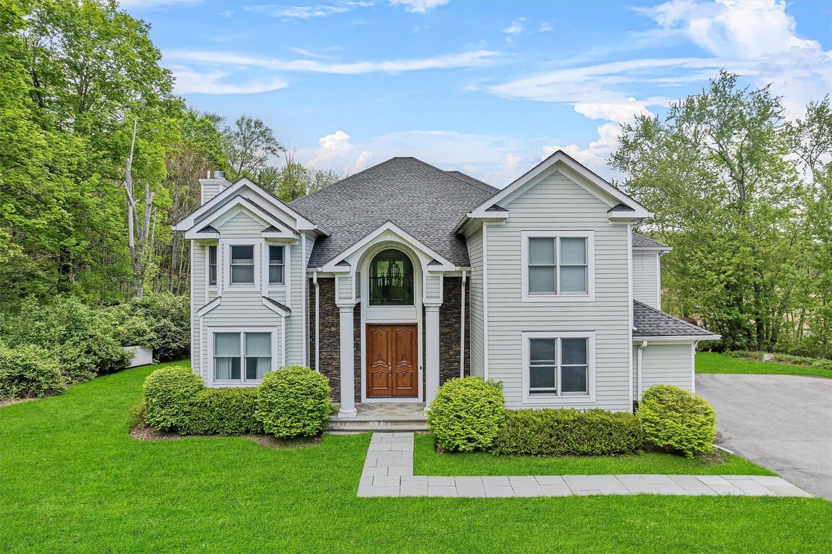 Exterior, Facade, Queen Anne Victorian